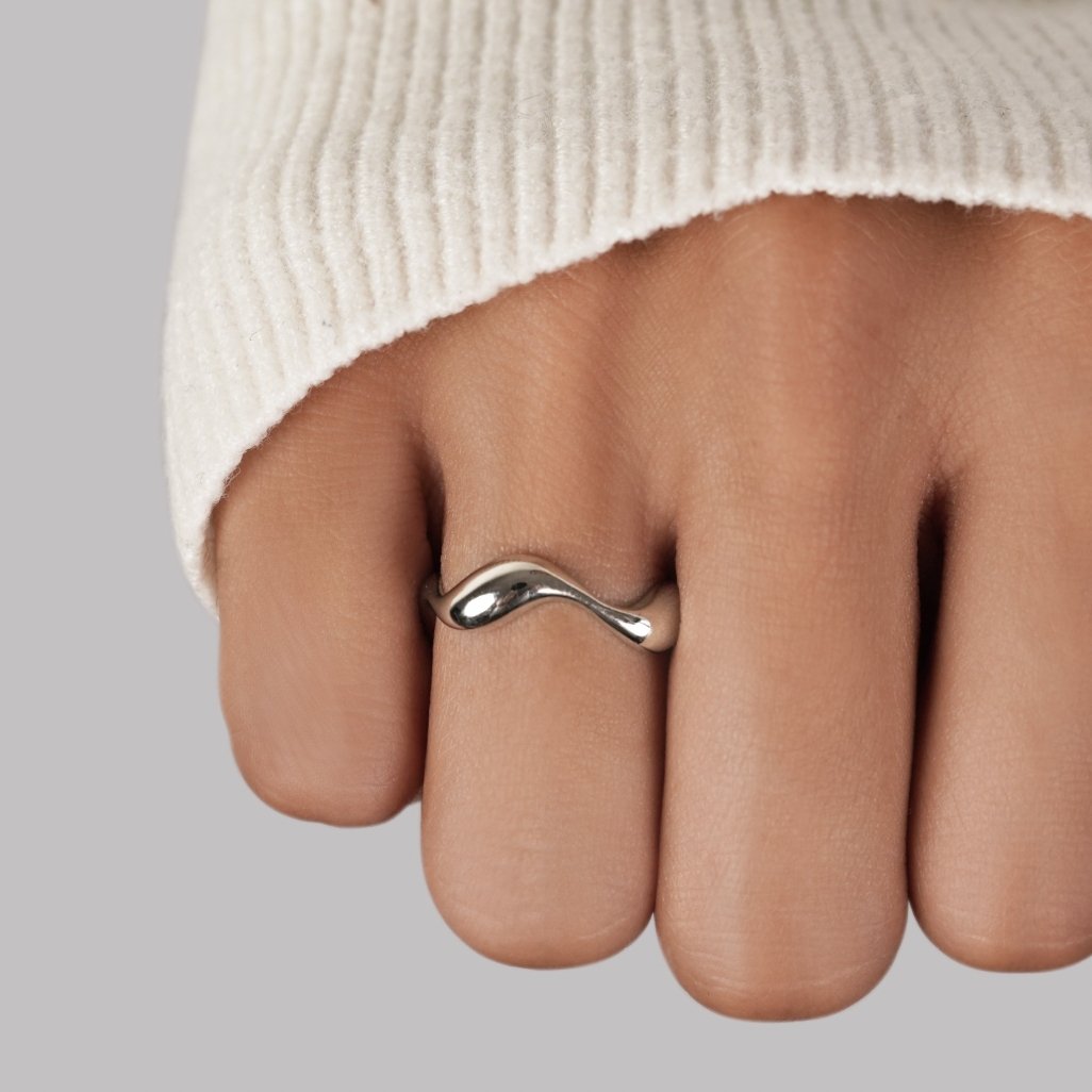 Fabiola - Minimalist Ring