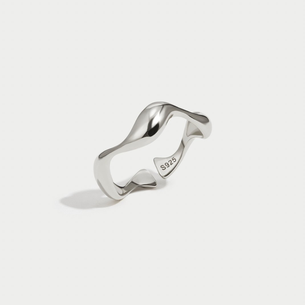 Fabiola - Minimalist Ring